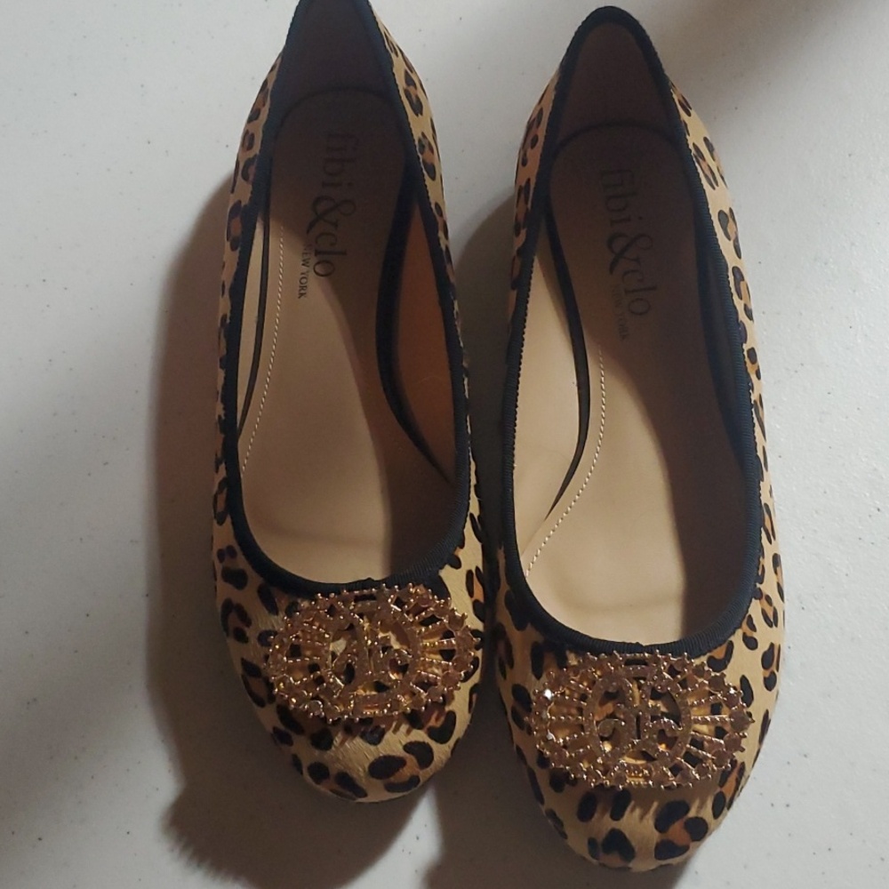 Fibi & Clo Leopard Print Ballet Flats with Gold Medallion Size 7
